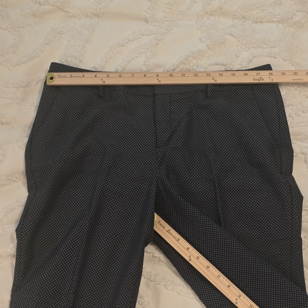 Old Navy Women's Cropped Pants, Small White Print, Front Pockets, Size 14 (310) - Picture 6 of 9